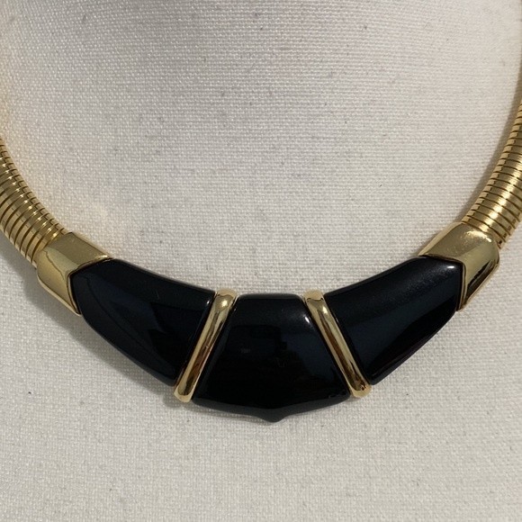 Vintage Monet Gold Tone Necklace - Picture 4 of 9